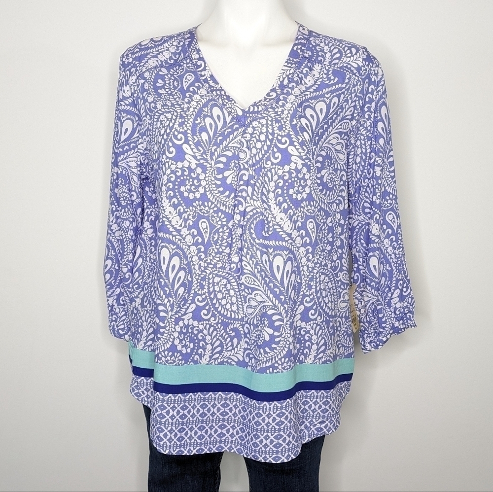 ✨3/$15 NWT St. Johns Bay blue paisley v neck blouse M